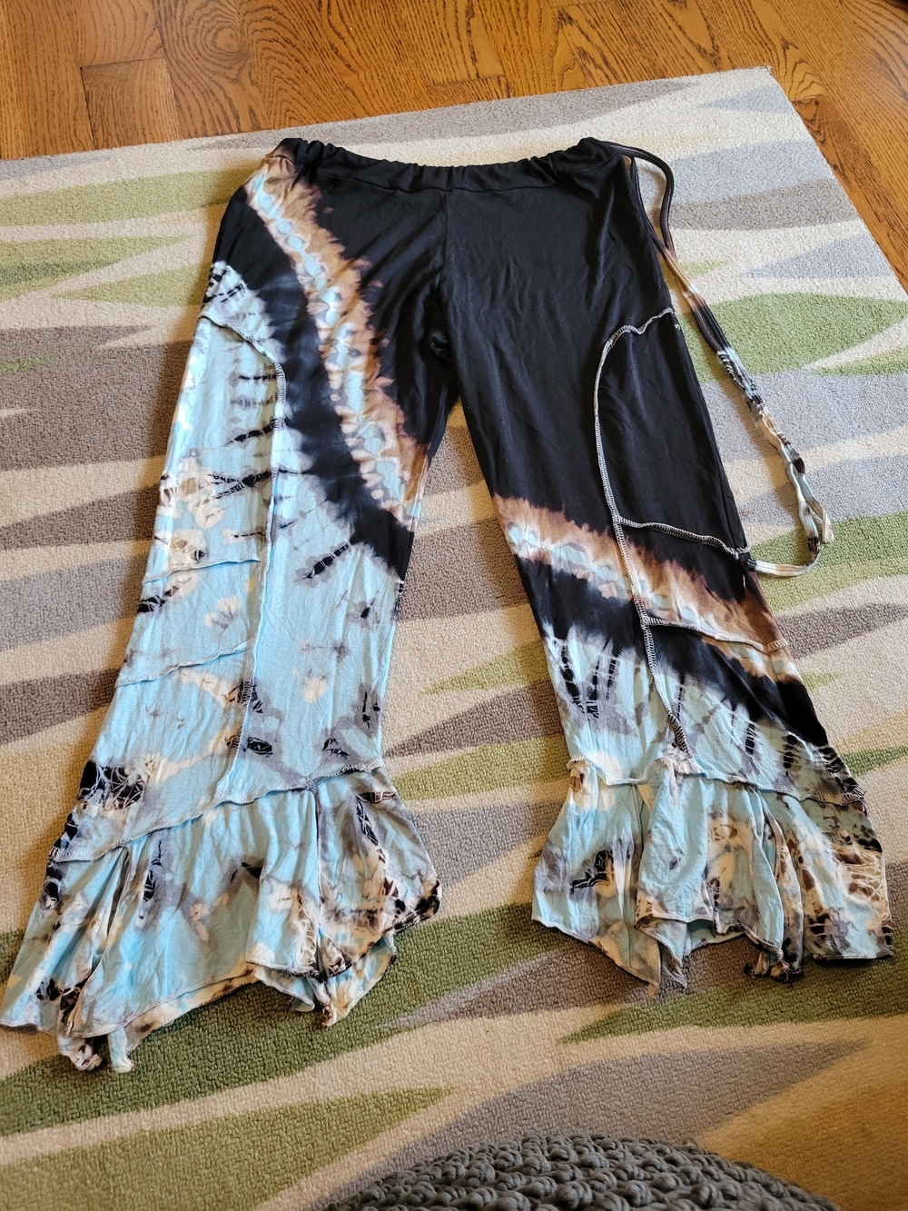 Jayli Tie Dye Ruffle Hem Flowy Crop Capri Pants